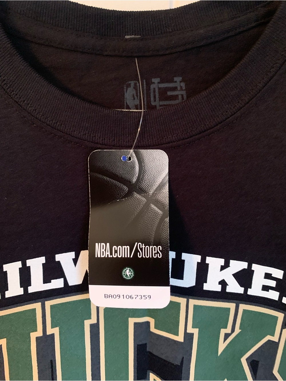 NWT NBA Milwaukee Bucks Giannis Antetokounmpo #34 Black Graphic T-Shirt Size L - Picture 4 of 5